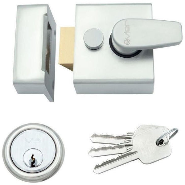 Nightlatch & Cylinder Non - Deadlocking - 40mm Backset 62x70x27mm Case - Satin Chrome / Satin Chrome Cylinder - tradefit - Featured Image